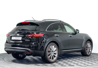 Подержанный автомобиль Infiniti FX 2010 года (5 фото)