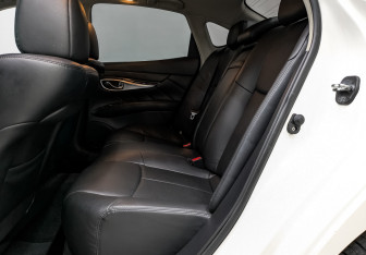 Подержанный автомобиль Infiniti Q70 2018 года (17 фото)