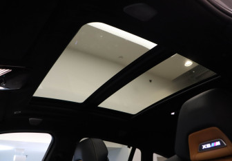 Подержанный автомобиль BMW X6 M 2021 года (27 фото)