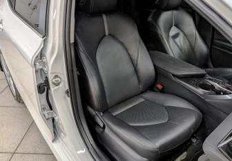 Подержанный автомобиль Toyota Camry Sedan 2021 года (23 фото)