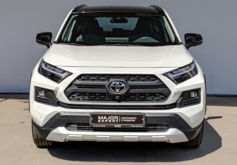 Подержанный автомобиль Toyota RAV4 2024 года (2 фото)