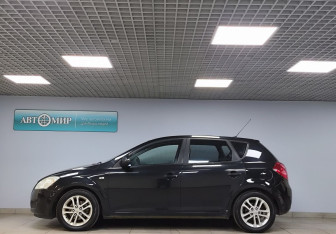 Подержанный автомобиль Kia Ceed Hatchback 2009 года (8 фото)