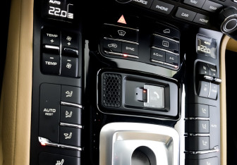 Подержанный автомобиль Porsche Cayenne 2017 года (28 фото)