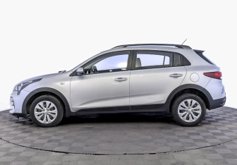 Подержанный автомобиль Kia Rio Hatchback 2021 года (8 фото)