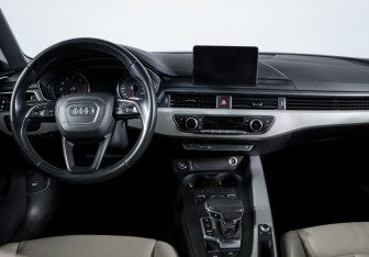 Подержанный автомобиль Audi A4 Sedan 2019 года (12 фото)