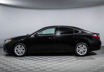 Подержанный автомобиль Lexus ES 2013 года (8 фото)