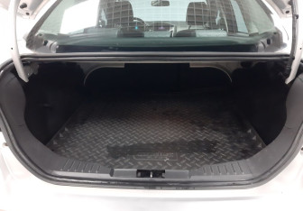 Подержанный автомобиль Ford Focus Sedan 2011 года (13 фото)