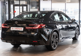 Новый Toyota Camry Sedan 2025 (5 фото)