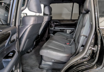 Подержанный автомобиль Lexus LX 2021 года (12 фото)