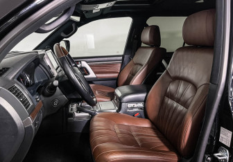 Подержанный автомобиль Toyota Land Cruiser Suv 2019 года (14 фото)