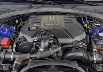 Подержанный автомобиль Jaguar F-Pace 2019 года (9 фото)