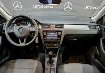 Подержанный автомобиль Skoda Rapid Liftback 2019 года (14 фото)