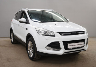 Подержанный автомобиль Ford Kuga 2015 года (3 фото)