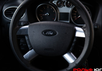 Подержанный автомобиль Ford Focus Hatchback 2008 года (12 фото)