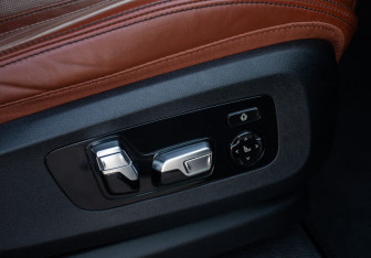 Подержанный автомобиль BMW X7 2021 года (28 фото)