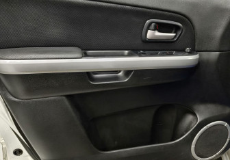 Подержанный автомобиль Suzuki Grand Vitara 2007 года (15 фото)