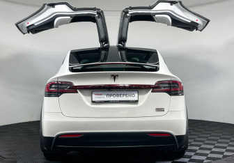 Подержанный автомобиль Tesla Model X 2020 года (19 фото)