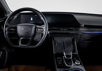 Подержанный автомобиль Omoda C5 2023 года (12 фото)