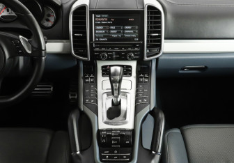 Подержанный автомобиль Porsche Cayenne 2013 года (14 фото)