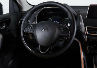 Подержанный автомобиль Mitsubishi Eclipse Cross 2019 года (12 фото)