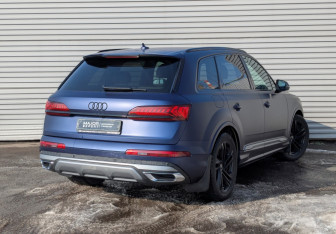 Подержанный автомобиль Audi Q7 2023 года (5 фото)