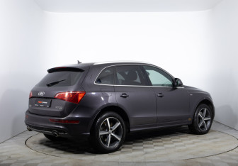 Подержанный автомобиль Audi Q5 2009 года (5 фото)