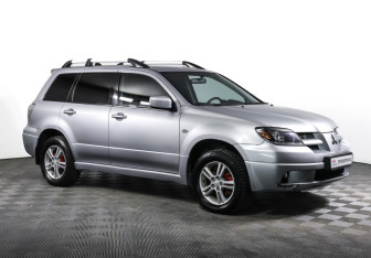 Подержанный автомобиль Mitsubishi Outlander 2003 года (3 фото)