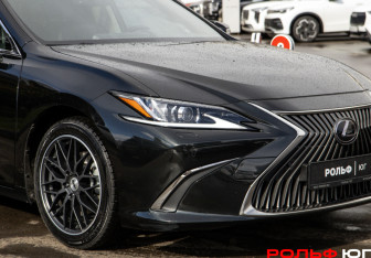 Подержанный автомобиль Lexus ES 2019 года (25 фото)