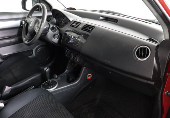 Подержанный автомобиль Suzuki Swift Hatchback 2006 года (10 фото)