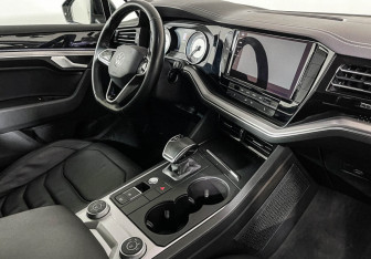Подержанный автомобиль Volkswagen Touareg 2021 года (9 фото)
