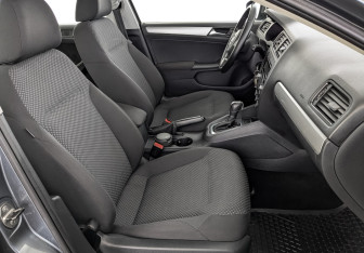 Подержанный автомобиль Volkswagen Jetta Sedan 2012 года (24 фото)