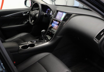 Подержанный автомобиль Infiniti Q50 2017 года (20 фото)