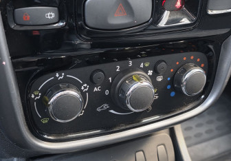 Подержанный автомобиль Renault Duster 2012 года (14 фото)