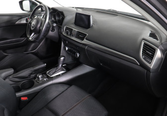 Подержанный автомобиль Mazda 3 Sedan 2018 года (10 фото)