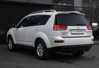 Подержанный автомобиль Citroen C-Crosser 2011 года (7 фото)