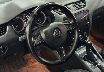 Подержанный автомобиль Skoda Octavia Liftback 2017 года (12 фото)