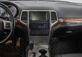 Подержанный автомобиль Jeep Grand Cherokee 2012 года (14 фото)