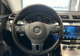 Подержанный автомобиль Volkswagen Passat Sedan 2012 года (14 фото)