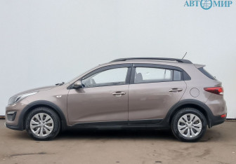 Подержанный автомобиль Kia Rio Hatchback 2018 года (8 фото)