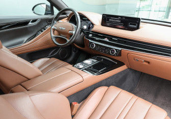 Подержанный автомобиль Genesis G80 2022 года (9 фото)