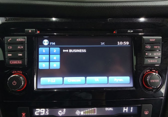 Подержанный автомобиль Nissan X-Trail 2017 года (13 фото)