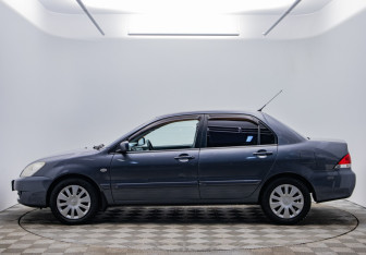 Подержанный автомобиль Mitsubishi Lancer Sedan 2009 года (8 фото)