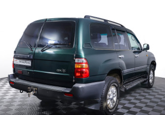 Подержанный автомобиль Toyota Land Cruiser Suv 2001 года (5 фото)