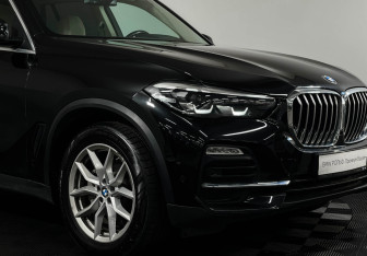 Подержанный автомобиль BMW X5 2020 года (21 фото)