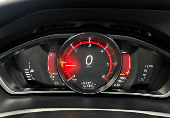 Подержанный автомобиль Volvo V40 Cross Country 2019 года (13 фото)