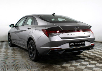 Подержанный автомобиль Hyundai Elantra Sedan 2021 года (3 фото)