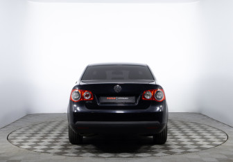 Подержанный автомобиль Volkswagen Jetta Sedan 2009 года (6 фото)