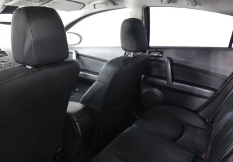 Подержанный автомобиль Mazda 6 Liftback 2011 года (12 фото)