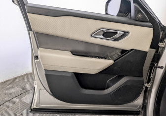 Подержанный автомобиль Land Rover Range Rover Velar 2018 года (19 фото)