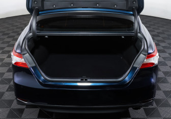 Подержанный автомобиль Toyota Camry Sedan 2020 года (10 фото)